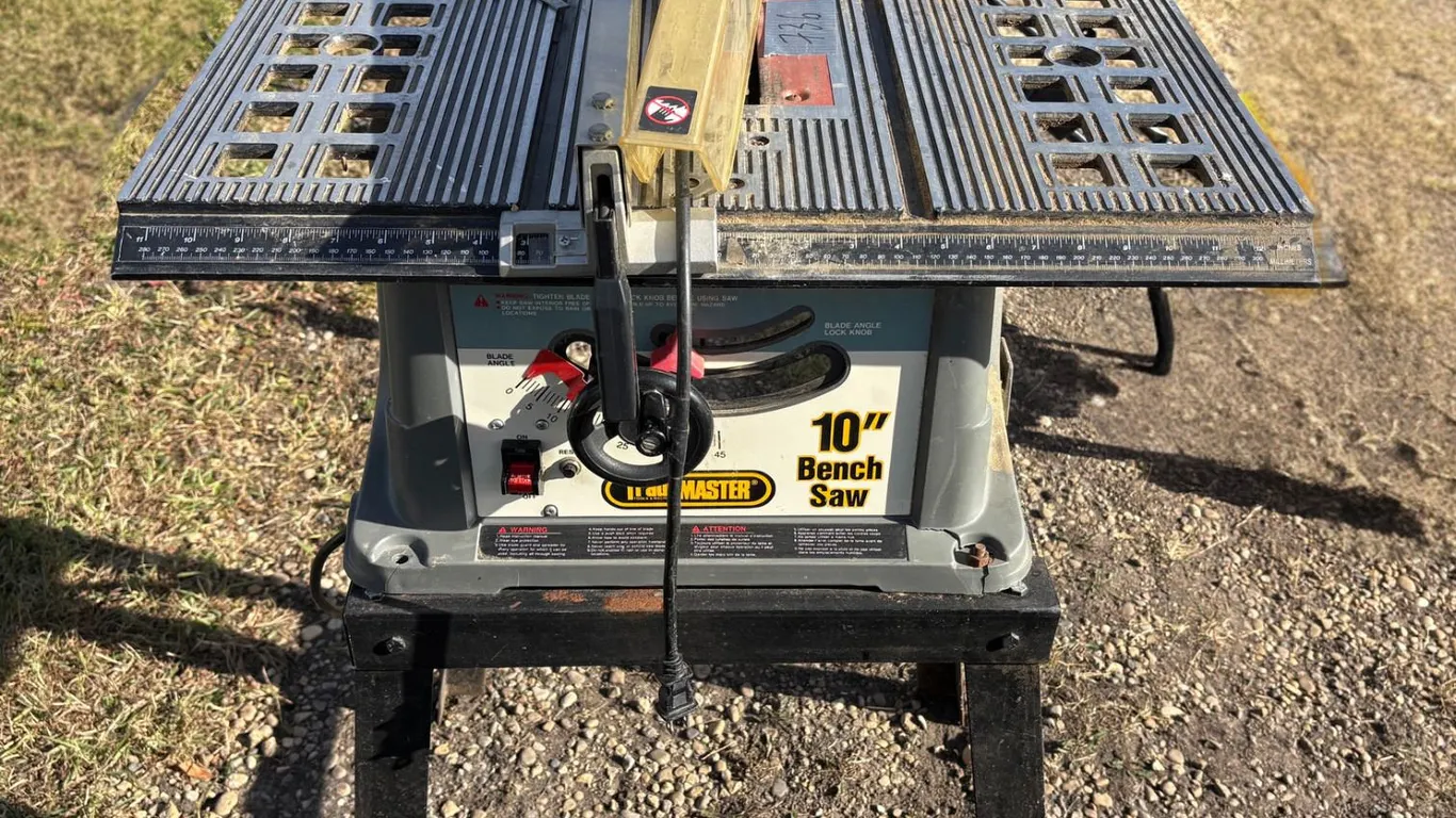 TradeMaster 10 inch Bench Saw