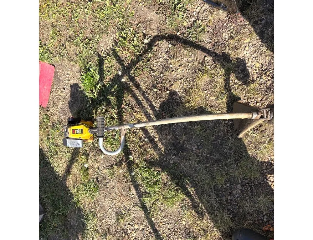McCulloch Roadrunner weed trimmer 2 cycle gas