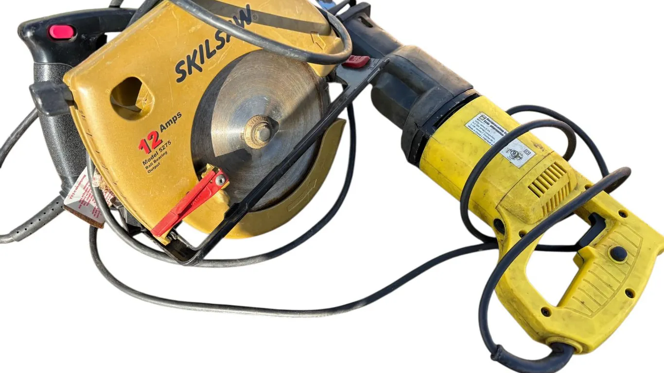 Skil Saw with Fist Reciprocating Saw