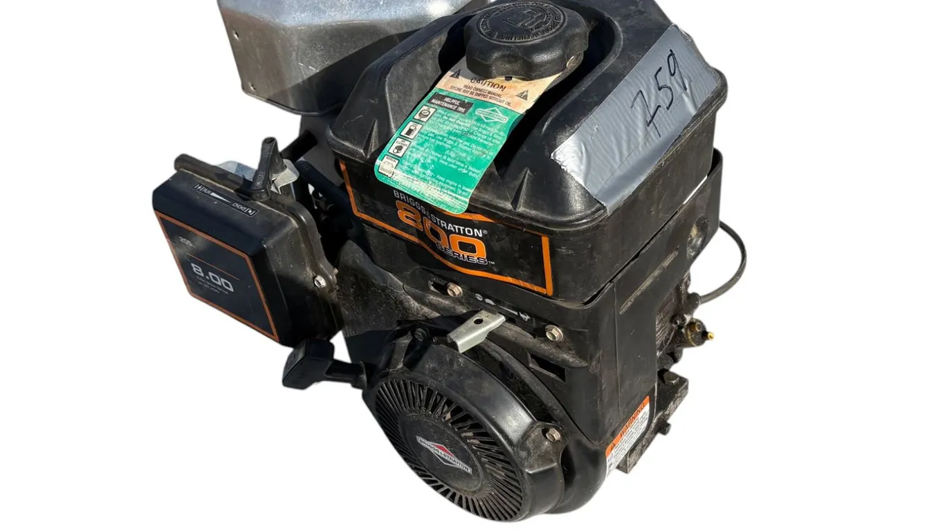 Briggs & Stratton 800 Series 205 cc 4 cycle gas engine motor - new shape