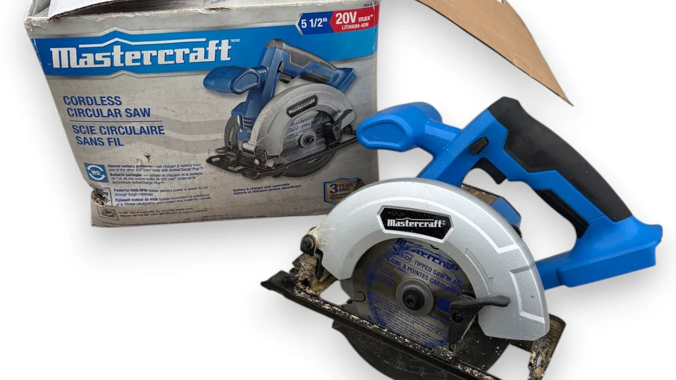 Mastercraft Saw Cordless 20V - Missing Battery and Charger