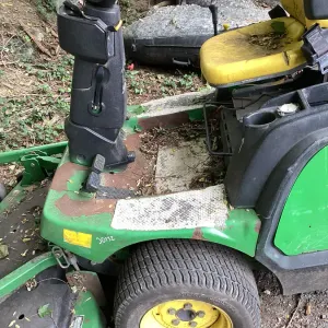 John Deere 1445 60" Riding Mower