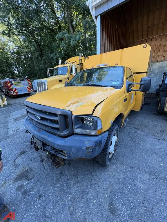 2002 Ford F-550 Super Duty Utility Dump Truck