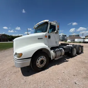 2000  International  9400i  Semi Truck