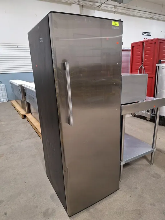 Vissani Convertible Refrigerator/Freezer, Model USF11US2A16, 120V, 26"x23"x64"