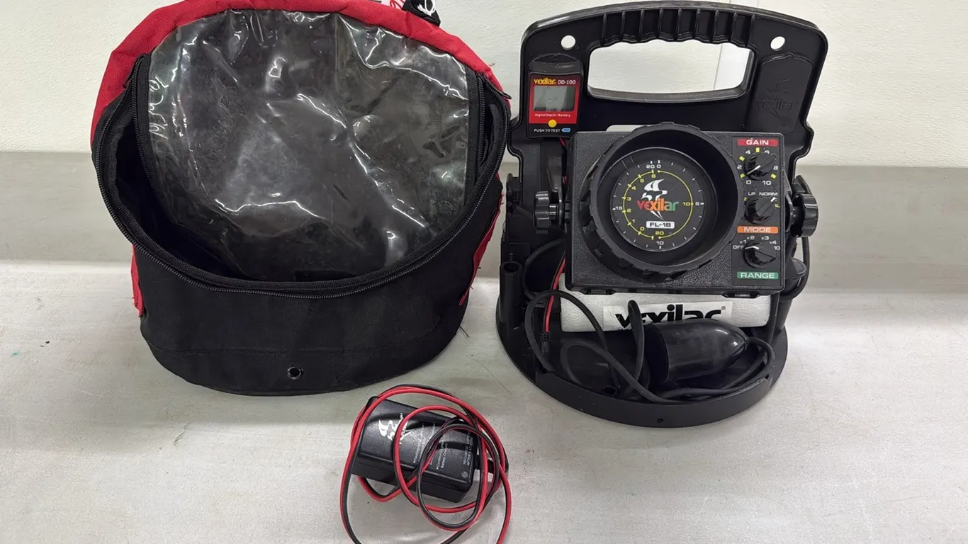 Vexilar FL-18 w/ Digital Depth, Carrying Case, Charger, Only Used on (2) Trips, Unit is 2 yrs Old
