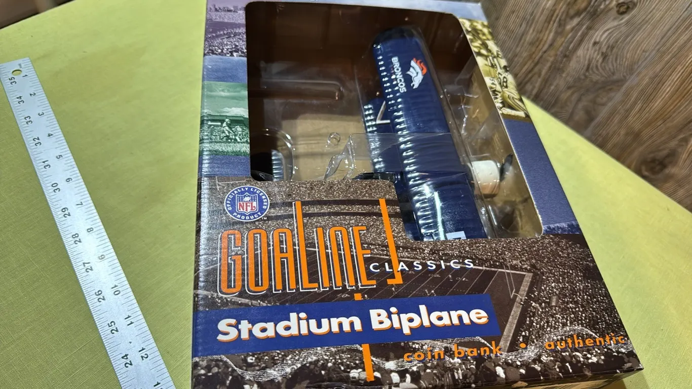 Ertl Broncos Stadium Biplane
