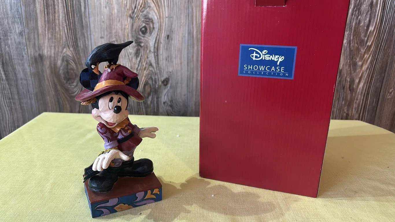 Jim shore Disney collection figruine