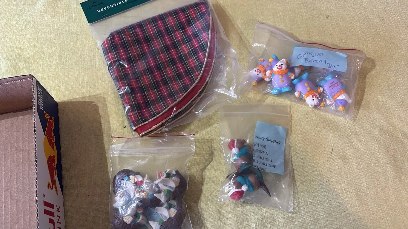 Mini tree skirt and figurines
