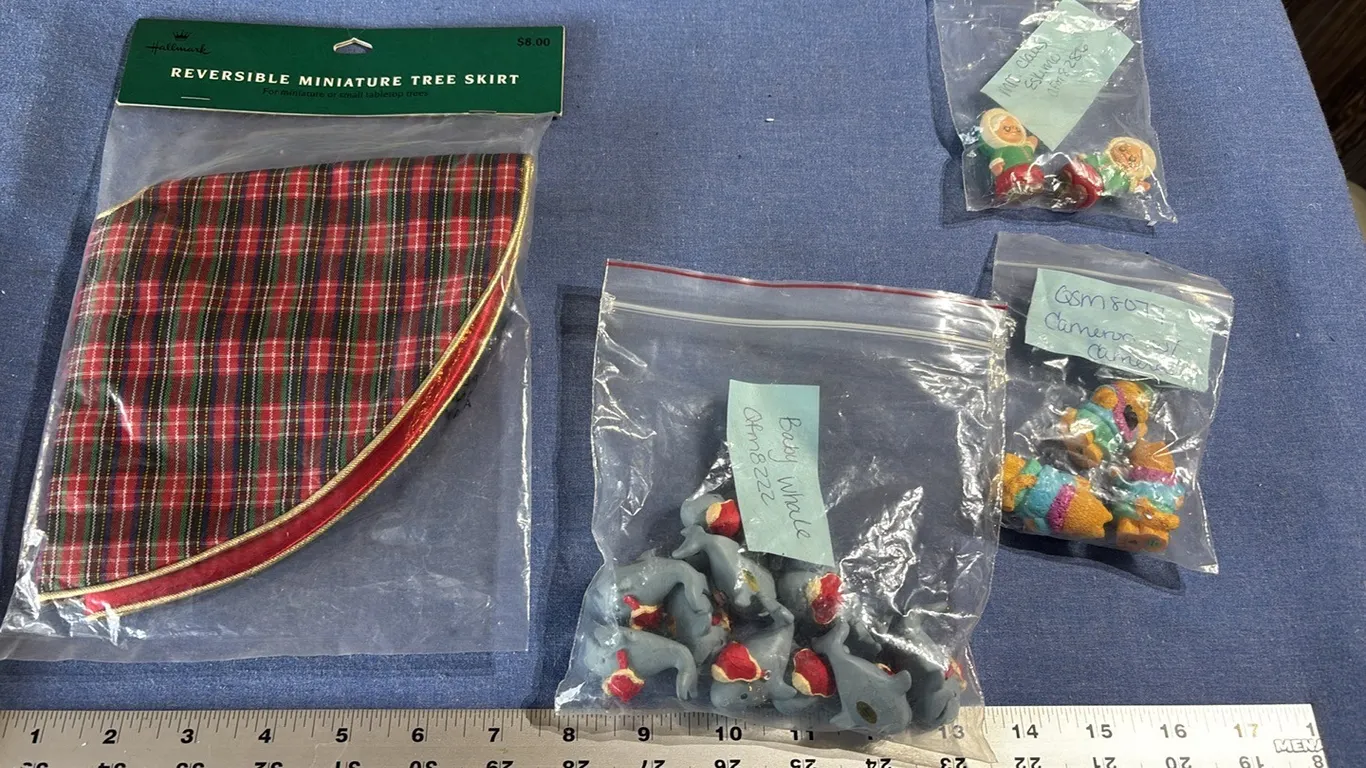 Mini tree skirt and figurines