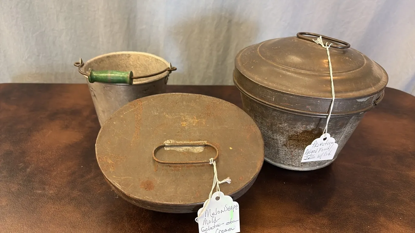 Angel Food/Jello Pan w/ Lid & Melon Shape Mold Pan