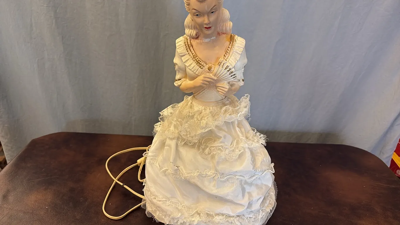 Vintage Ceramic Lady Lamp