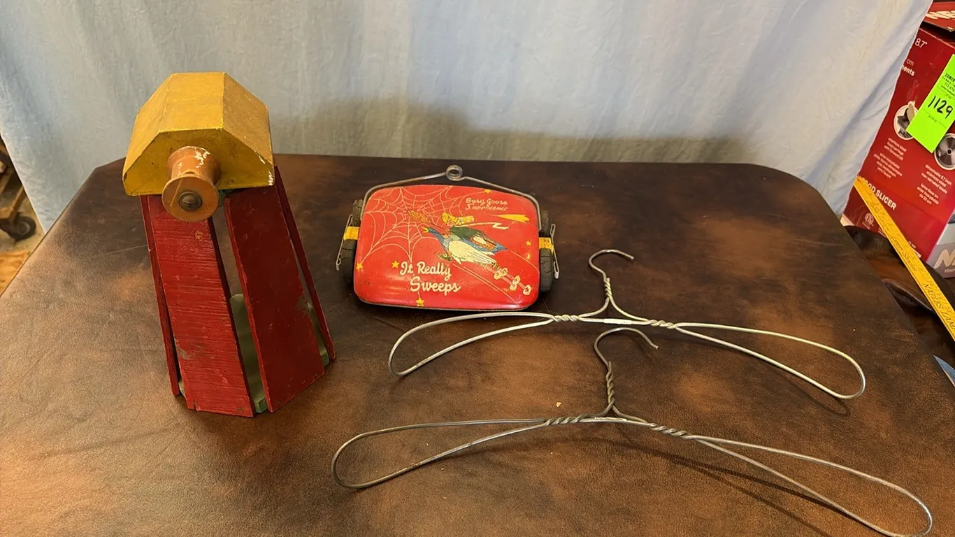 Vintage Toys & Hangers