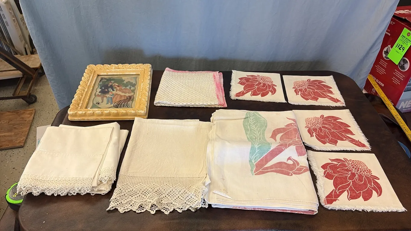 Napkins, Table Cloth & Picture