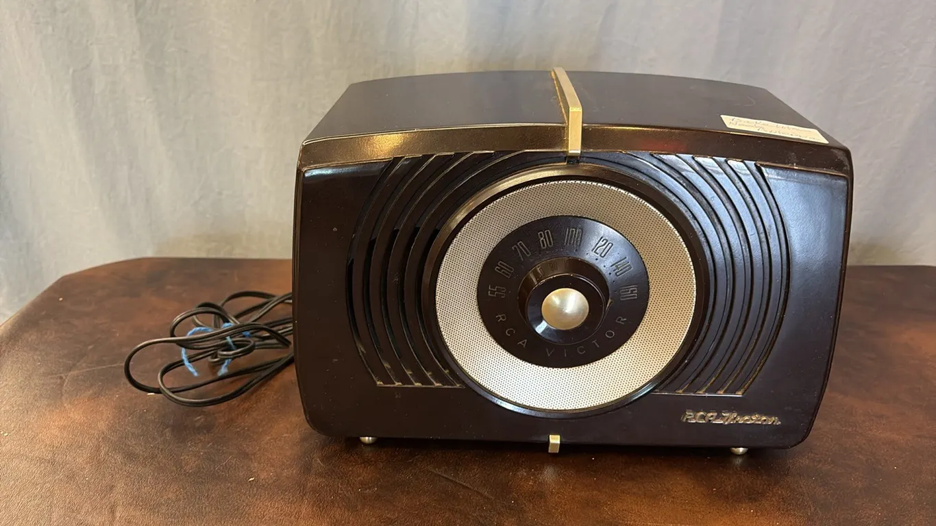 Vintage RCA Victor Radio