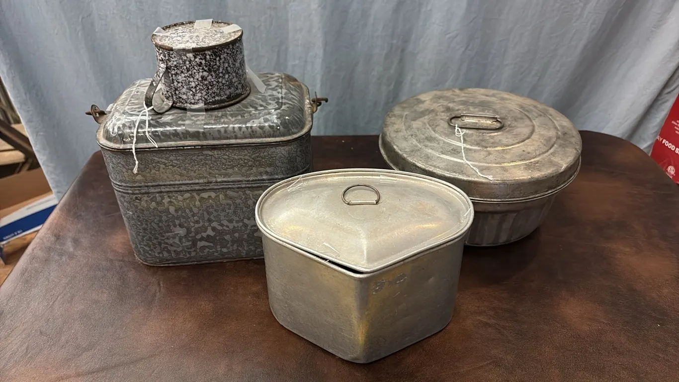 Granite Lunch Box, Bundt Pan w/ Lid & Triangle Pot w/ Lid