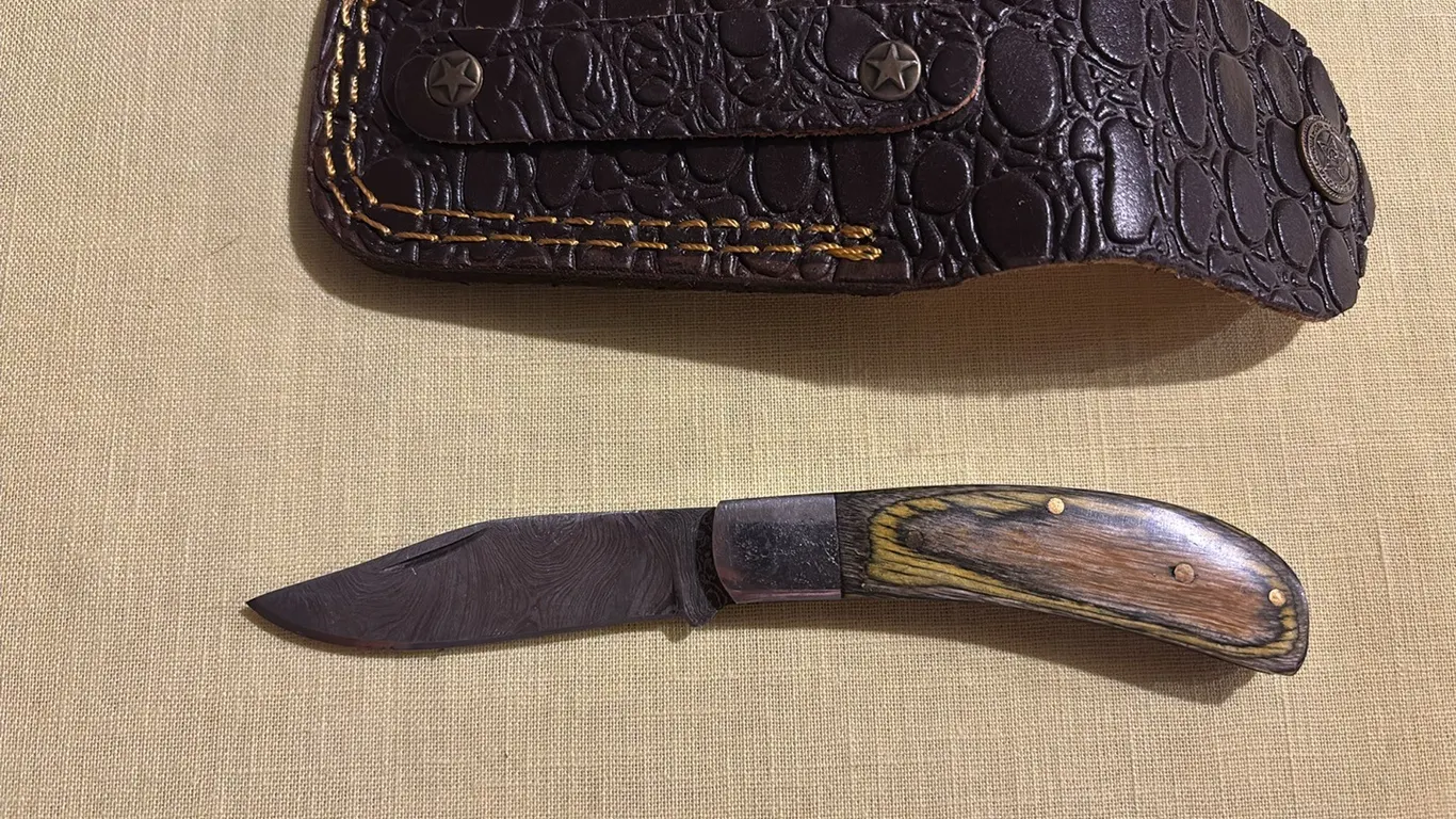 Damascus steel pocket knife