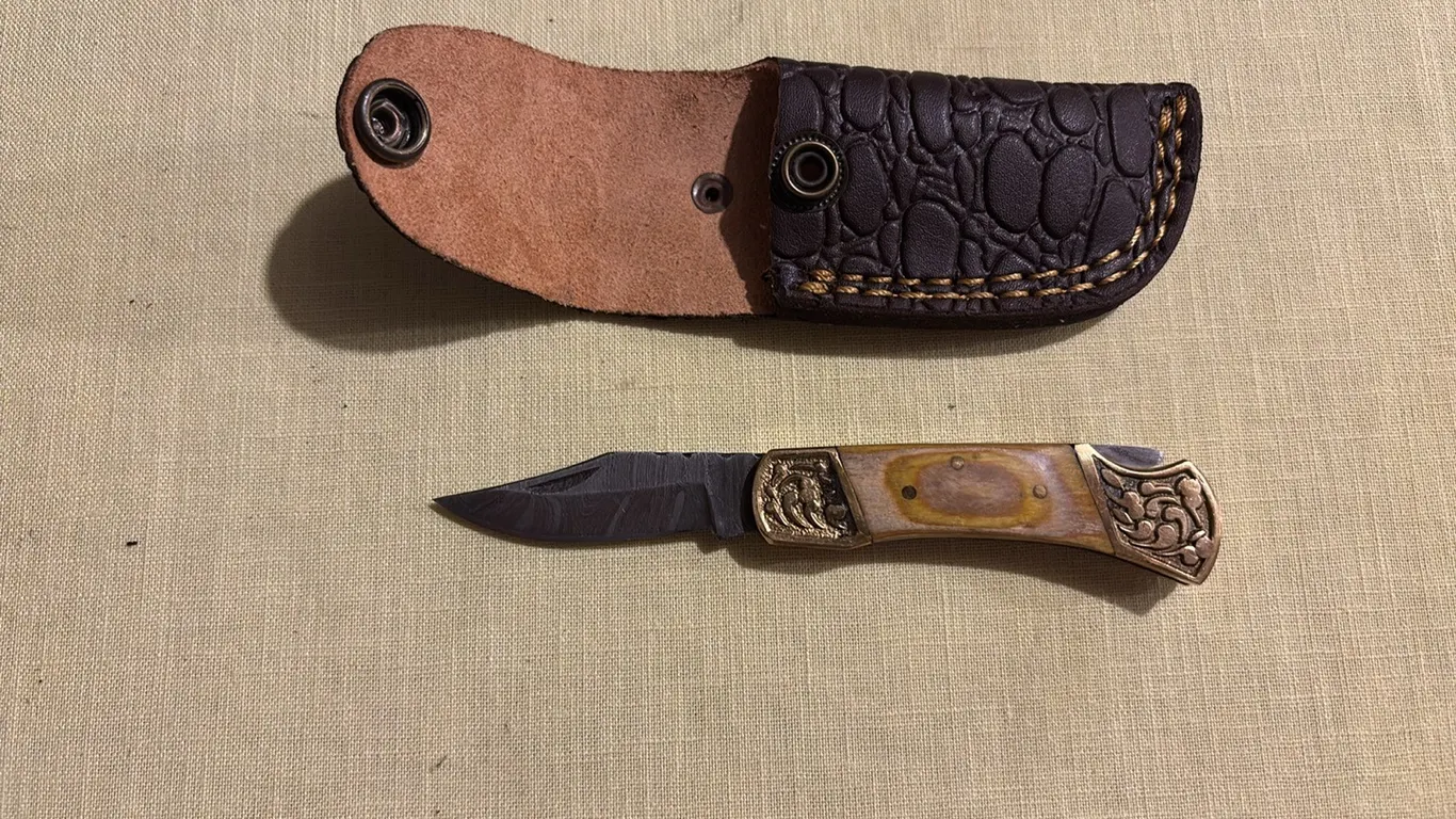 Damascus steel pocket knife