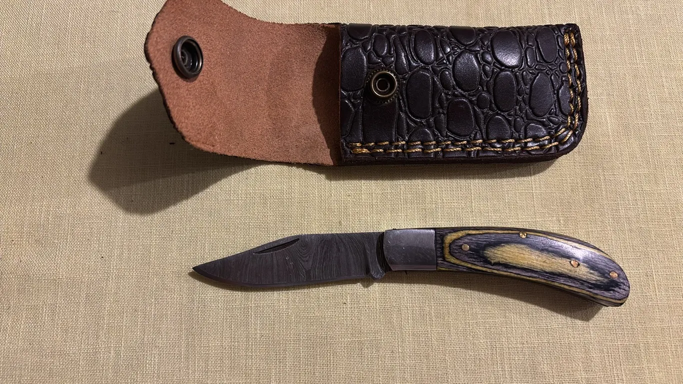 Damascus steel pocket knife