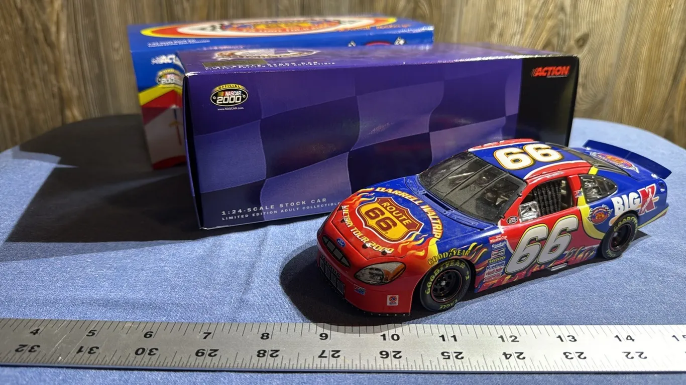 Darrell Waltrip 2000 Taurus