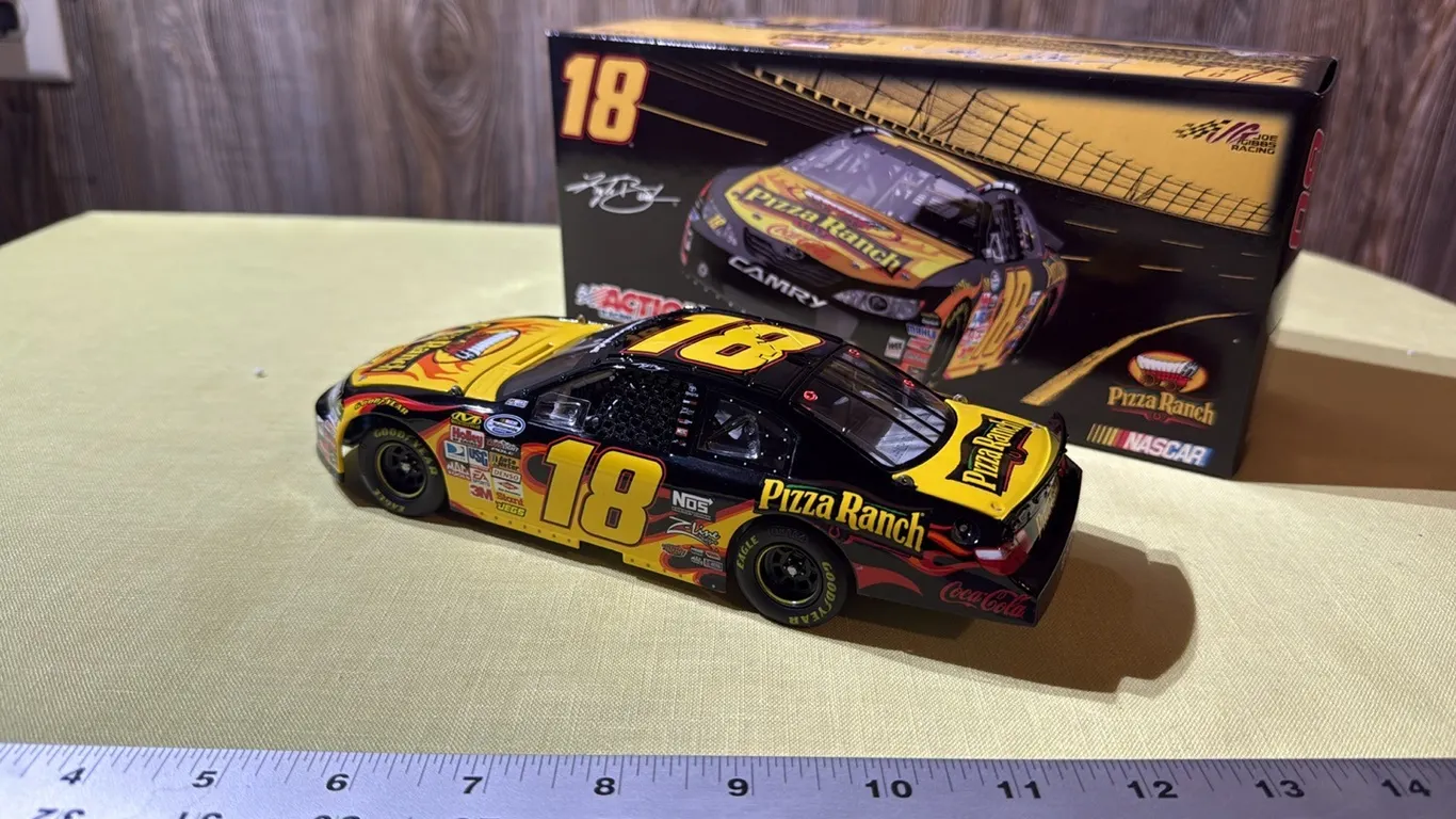 Kyle Busch 2009 Camry