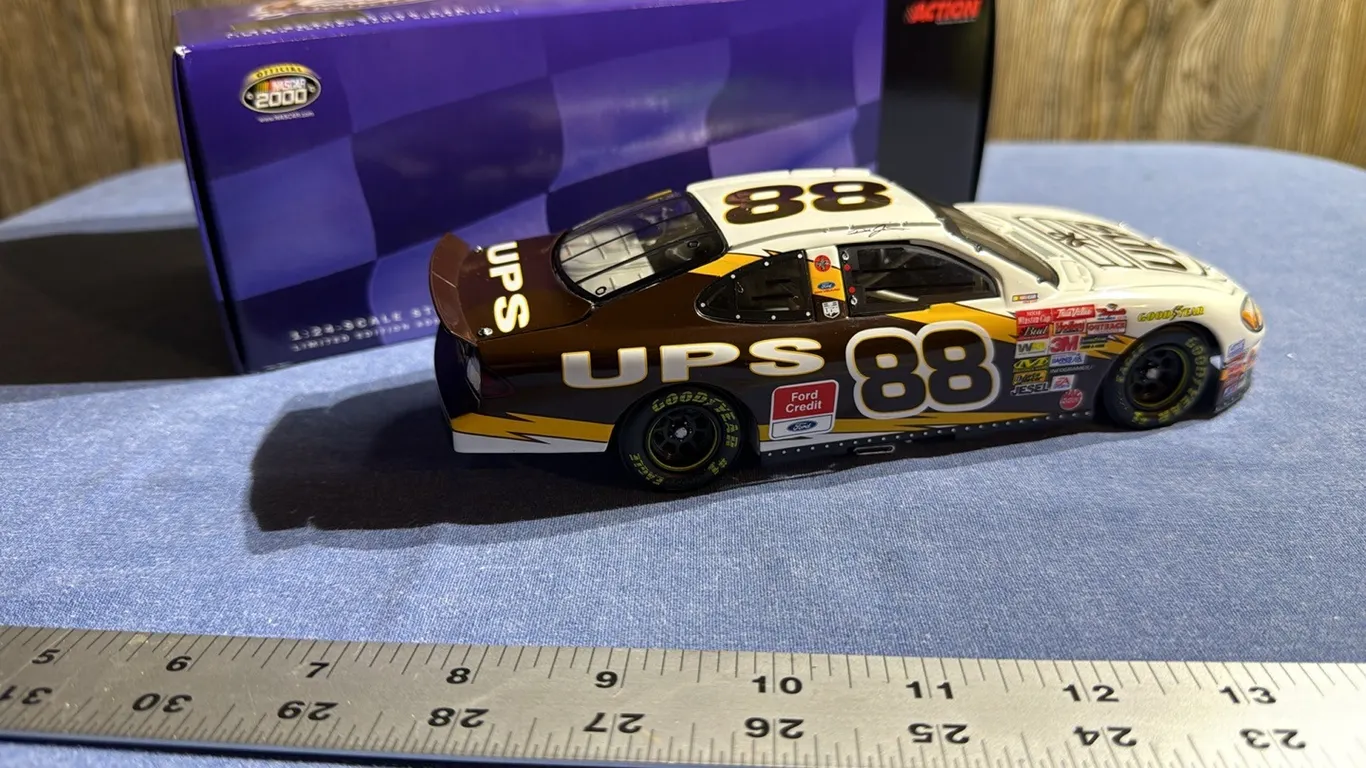 Dale Jarrett 2000 Taurus