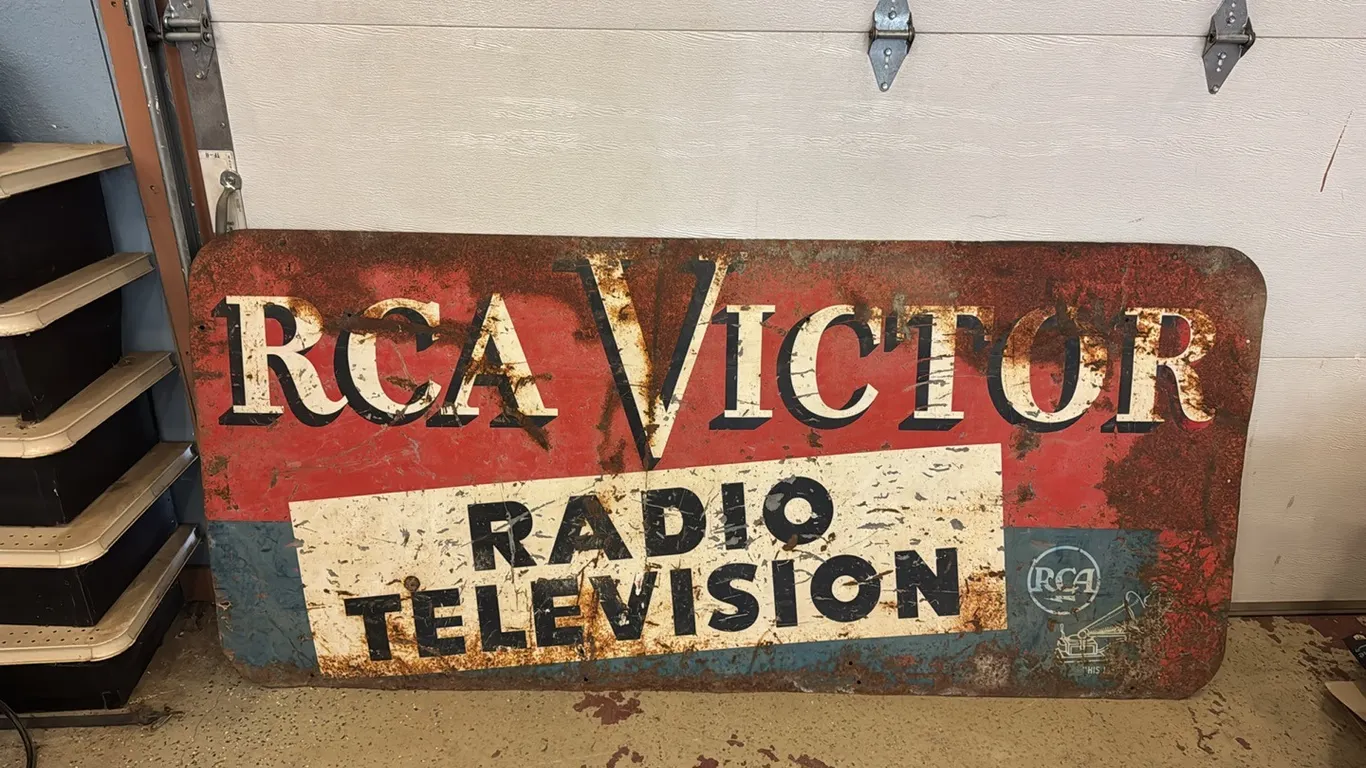 RCA Victot metal sign