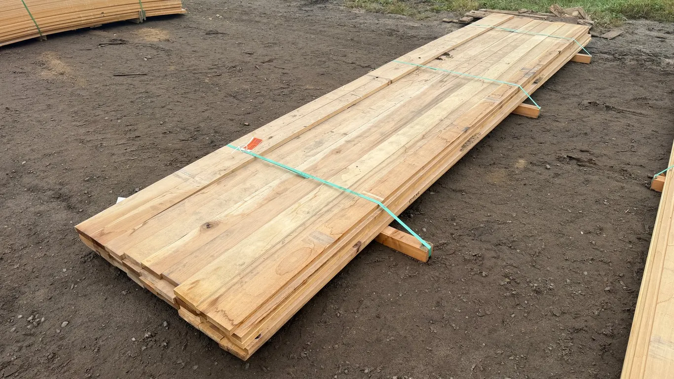 (39) 1 x 4 x 14' Poplar Boards