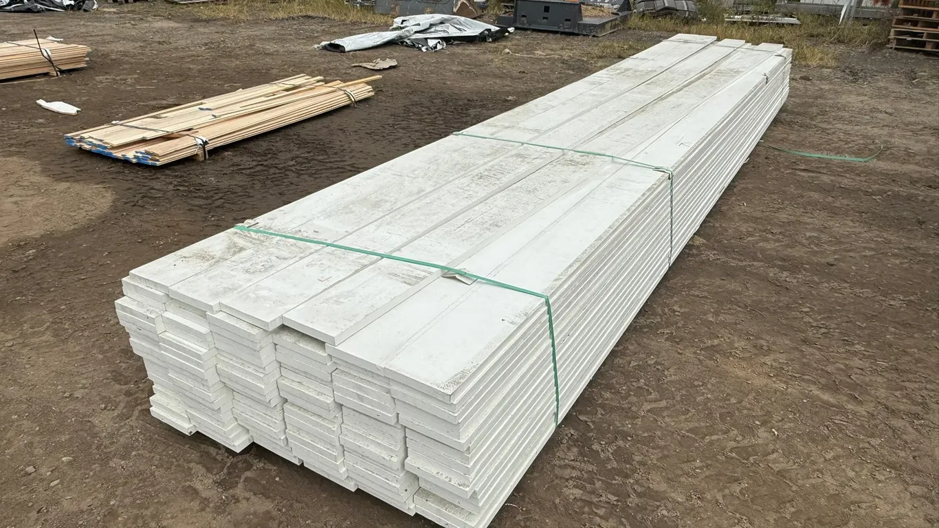 (106) 5/4" x 8" x 20' Primed Boards