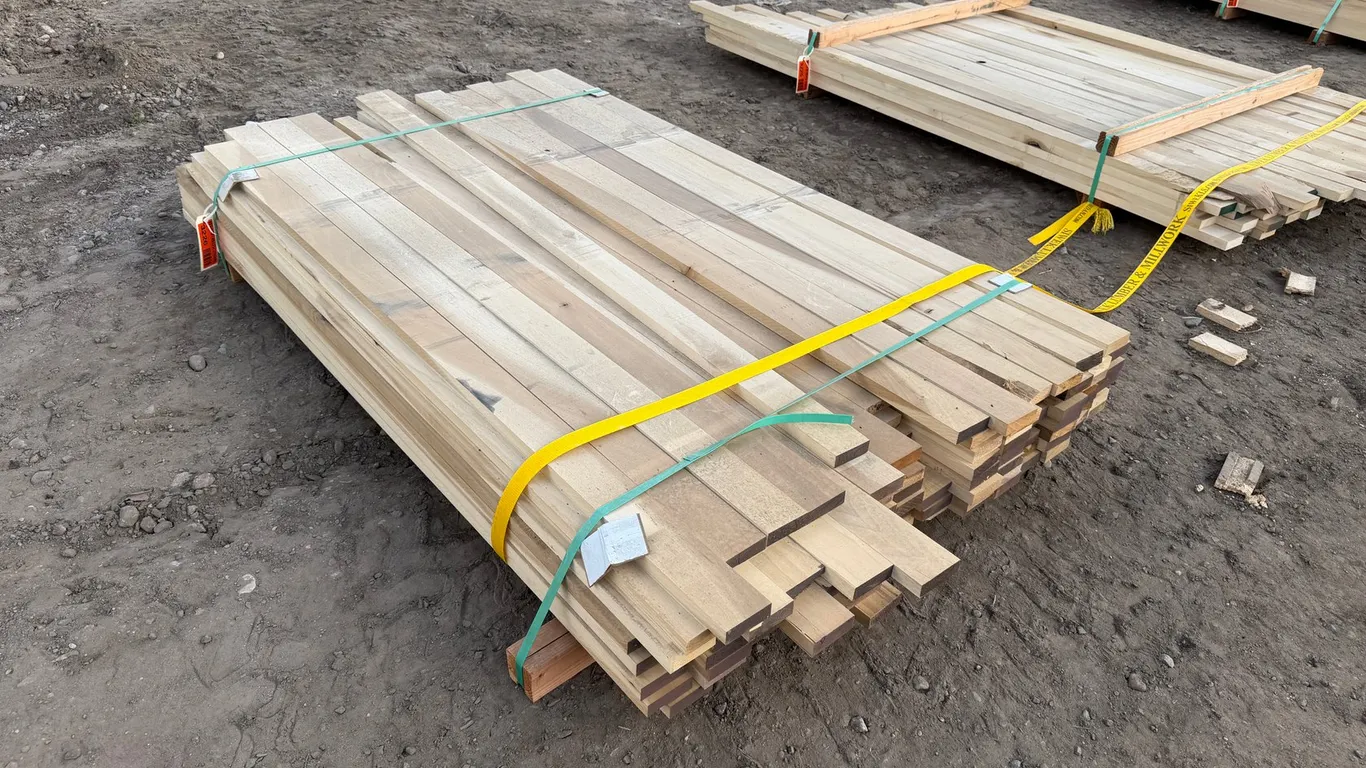(110) 1 x 3 x 6' Kiln Dried Poplar Boards