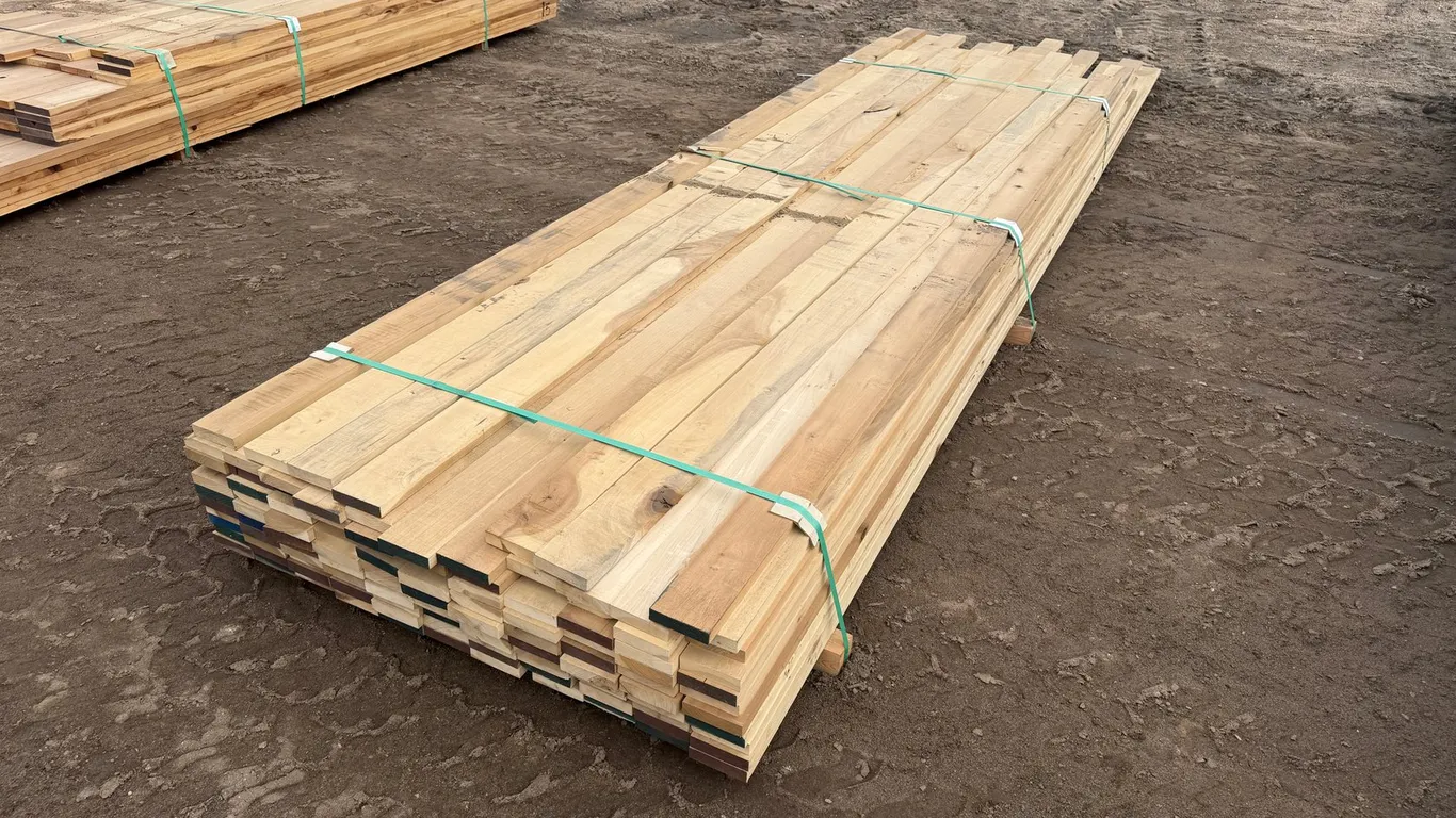 (117) 1 x 4 Poplar Boards of Assorted Lengths
