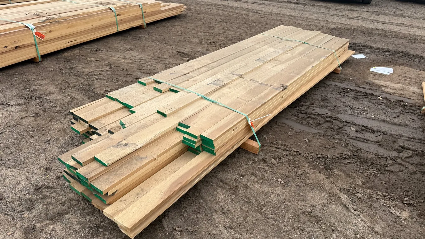 (43) 1 x 4 Poplar Boards of Assorted Lengths
