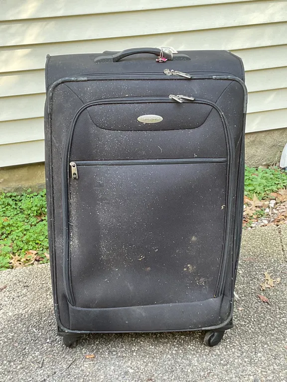 Samsonite Black Fabric Rolling Suitcase with Four Spinner Wheels