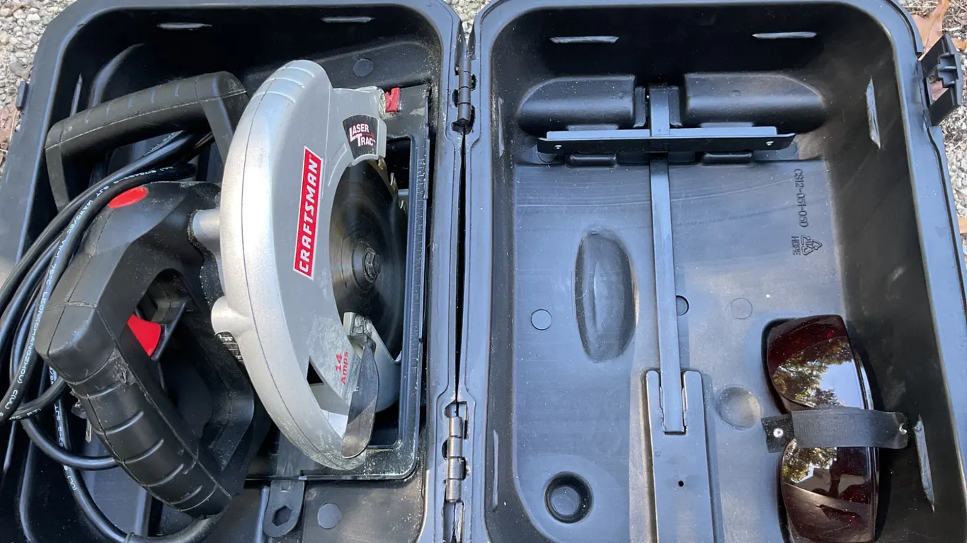 Craftsman 14-Amp Circular Saw with Laser Trac and Case
