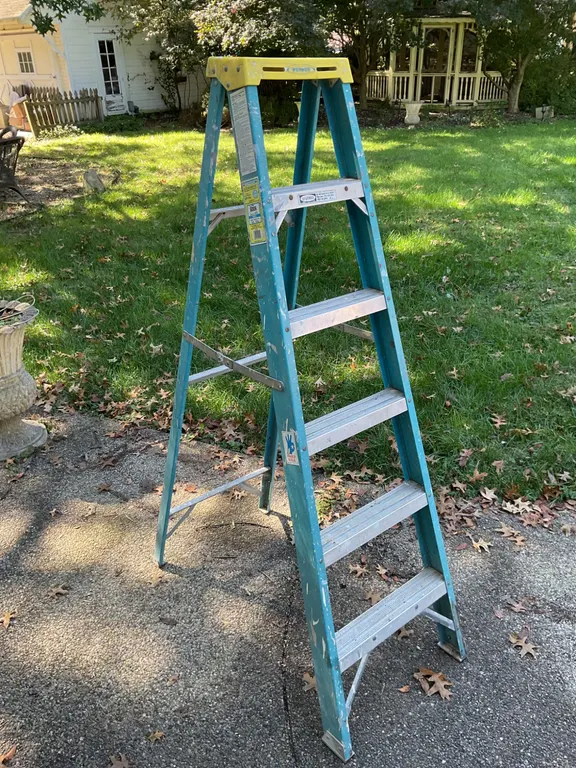 Werner Electro-Master Fiberglass 6 Ft Stepladder, Model 6006