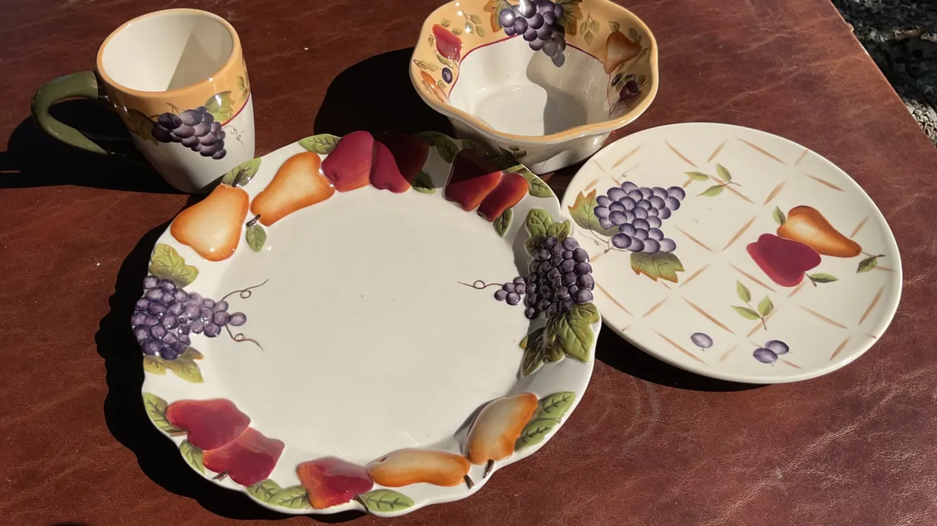 Sonoma Villa Handpainted Earthenware 4-Piece Dinnerware Set