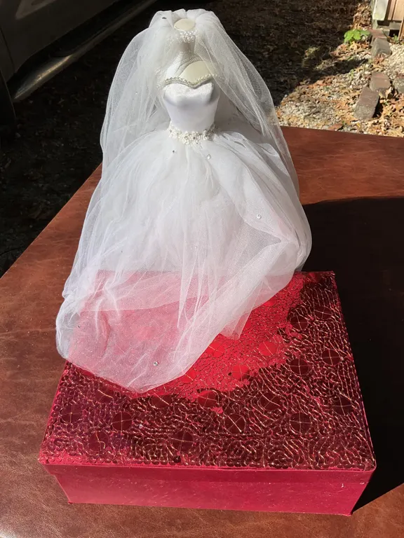 Decorative Bride Figurine and Red Accessory Set with Box