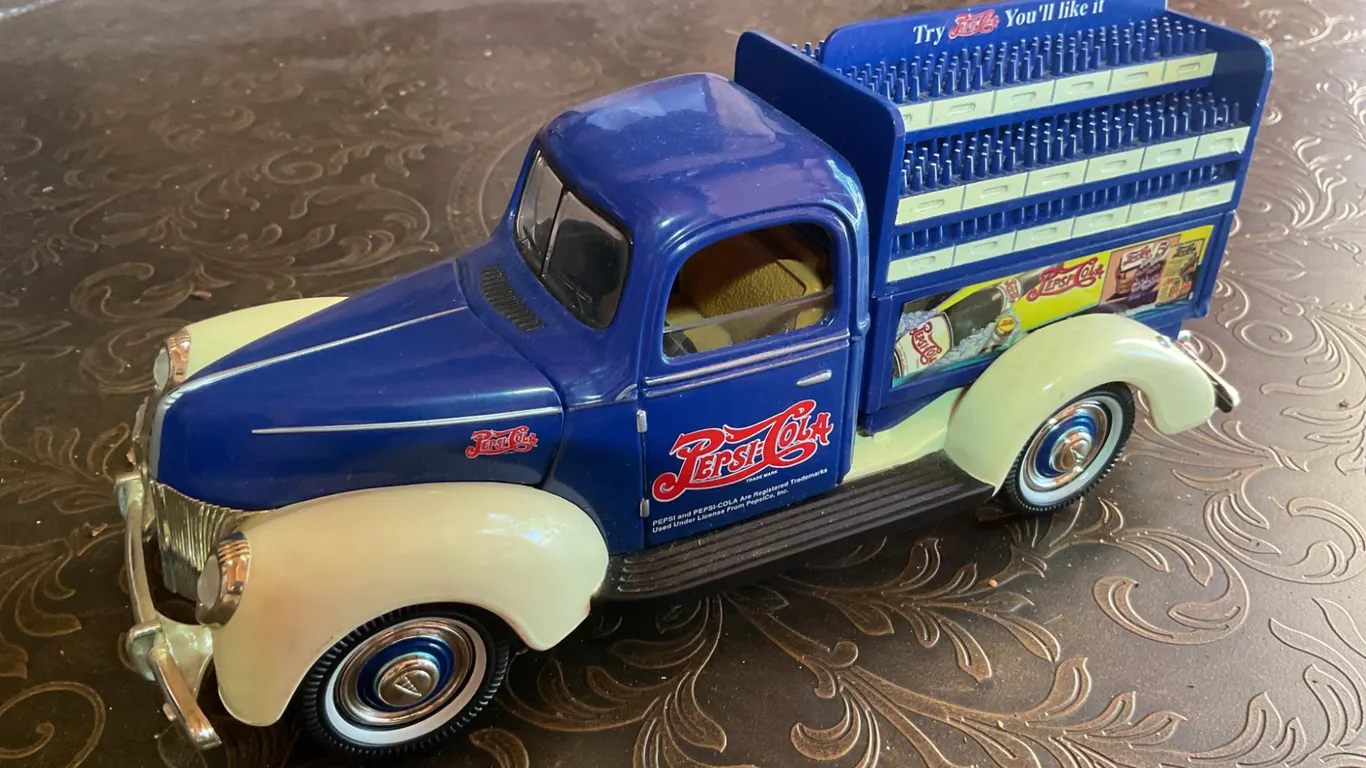 Golden Wheel Diecast 1940 Ford Pepsi-Cola Truck Model