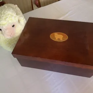 Bombay Co larger cedar box with separate lid