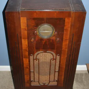 Silvertone Model 1986A Floor Radio 1930s