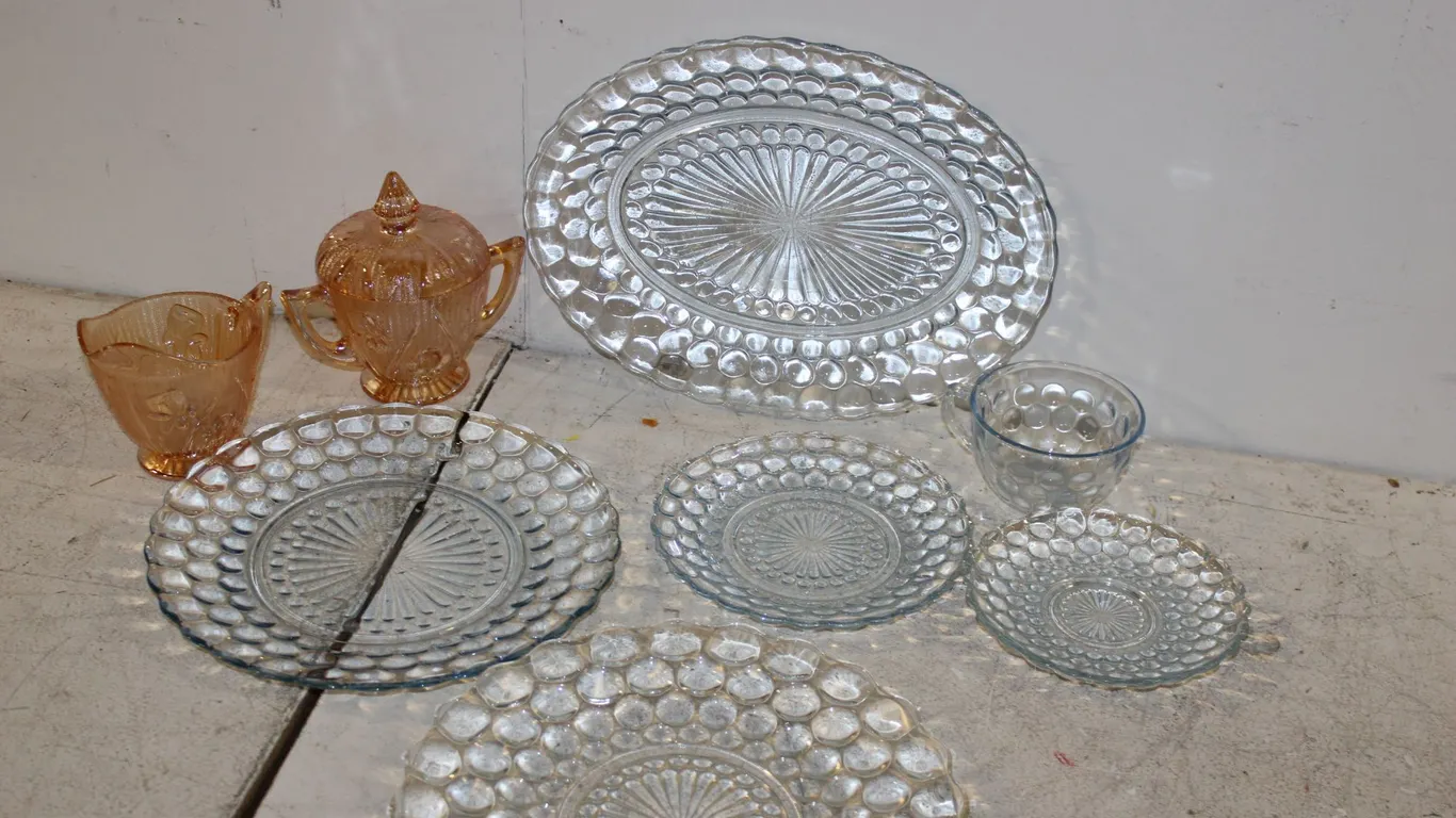 Glass Tableware & Serving Pieces
