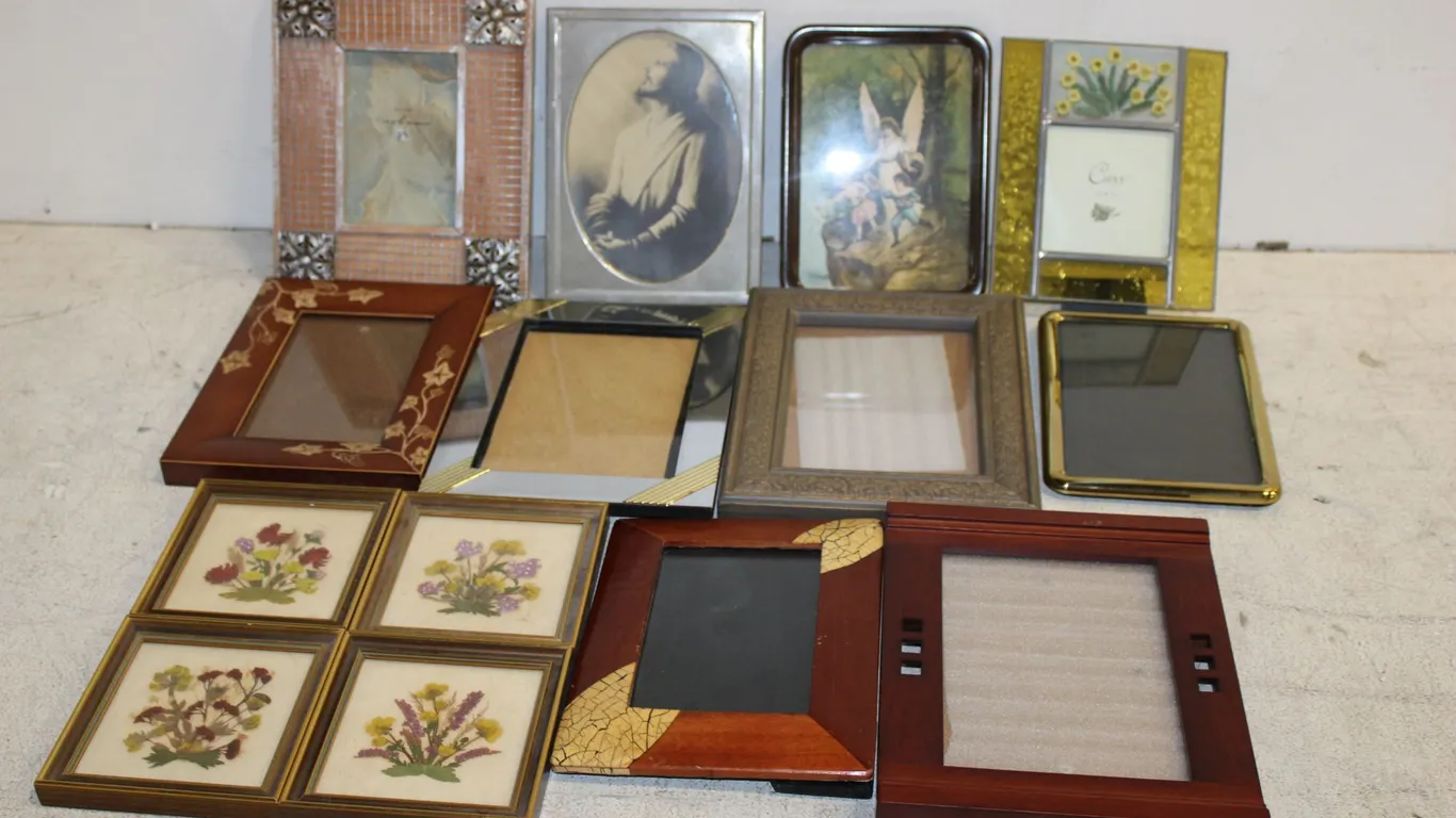 Picture Frames & Art