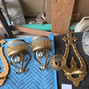 2 gold scontis in home décor.