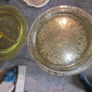 2 yellow Glass plates