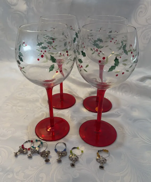 4 Pfaltzgraff Winterberry red-stemmed wine/water goblets