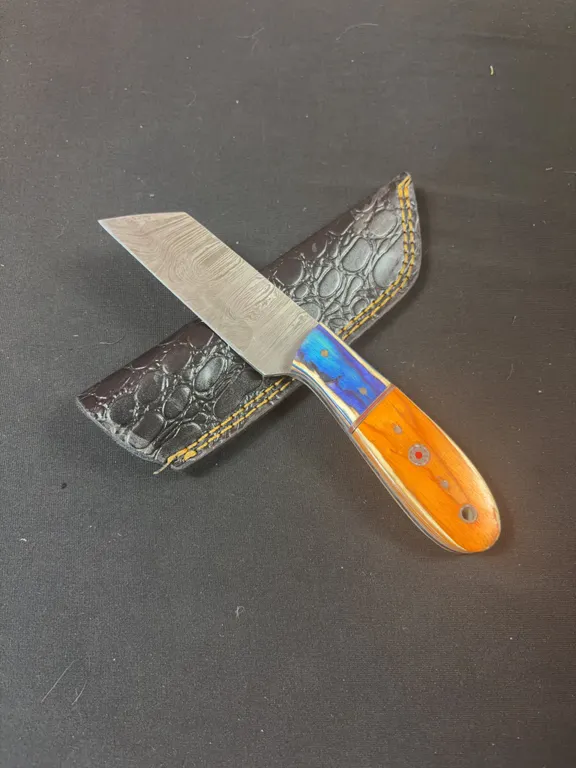 Damascus Steel Knife and Leather Sheath