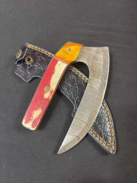 Damascus Steel Knife and Leather Sheath