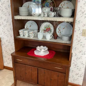 Hutch with contents