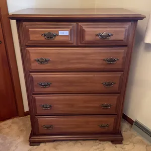 Maple chest of drawers, dresser w/mirror