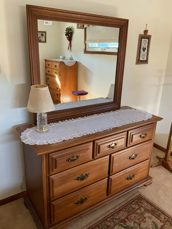 Dresser w/mirror